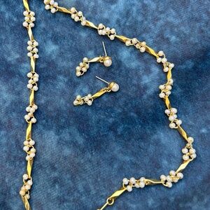 Faux pearl costume jewlery set